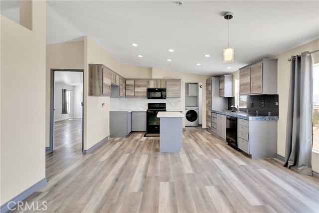 Detail Gallery Image 12 of 50 For 32252 Emerald Rd, Lucerne Valley,  CA 92356 - 4 Beds | 2 Baths