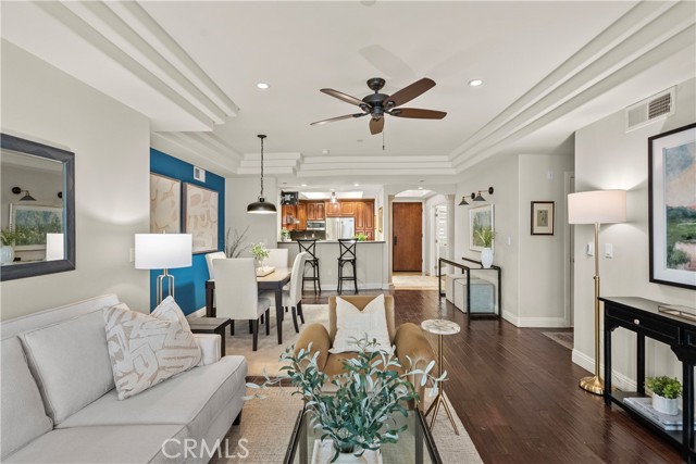 Detail Gallery Image 5 of 32 For 12044 Hoffman St #204,  Studio City,  CA 91604 - 3 Beds | 3 Baths