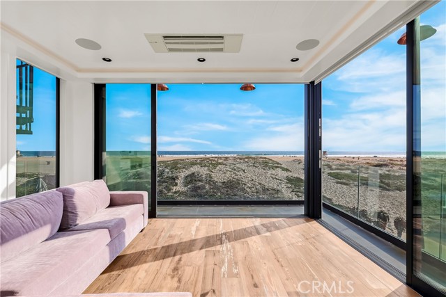 7210 W. Oceanfront, Newport Beach CA: https://media.crmls.org/medias/bb7384c4-9a15-4879-bd1d-631b4e9089fb.jpg