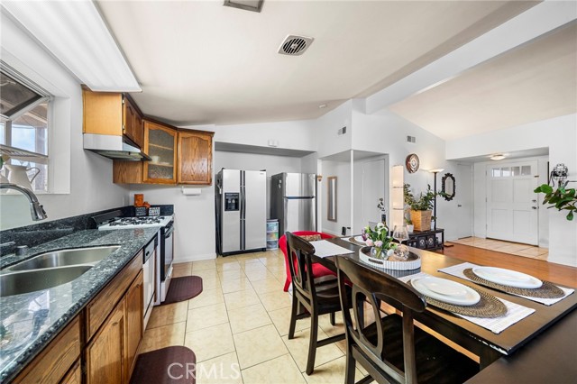 Detail Gallery Image 8 of 39 For 18022 Ardath, Torrance,  CA 90504 - 3 Beds | 2 Baths