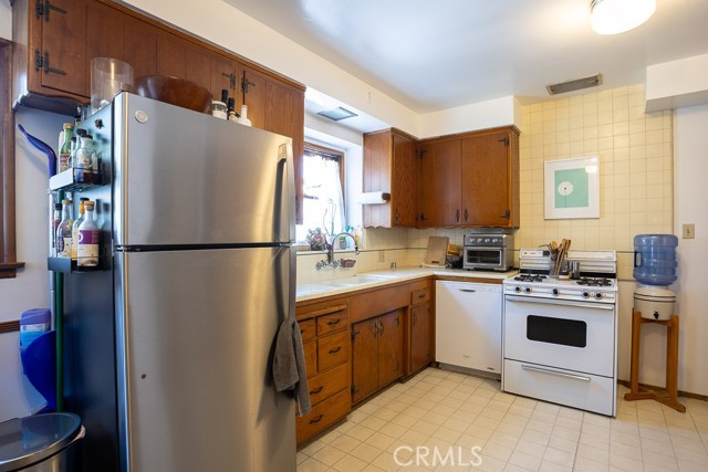 Detail Gallery Image 17 of 61 For 3735 Arbolada, Los Angeles,  CA 90027 - – Beds | – Baths