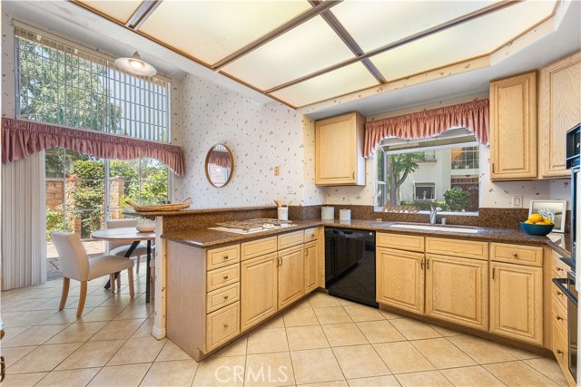 7 Greenmeadow Drive, Newbury Park CA: https://media.crmls.org/medias/bb7607f1-3b3d-4938-8977-786b409d25b6.jpg