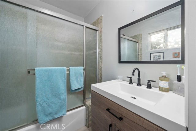 Detail Gallery Image 11 of 34 For 931 N Holly St, Anaheim,  CA 92801 - 4 Beds | 3 Baths