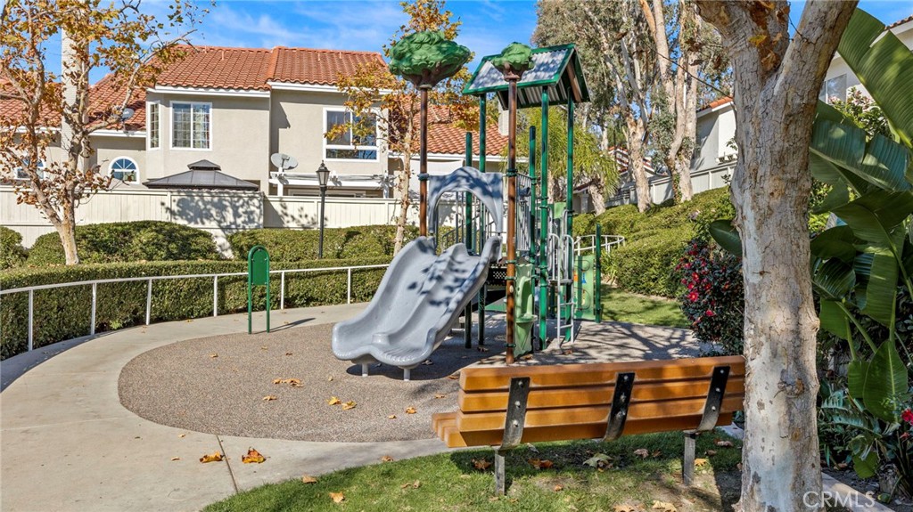 https://media.crmls.org/medias/bb76f154-581c-43f6-a355-6b34fd445498.jpg?preset=X-Large