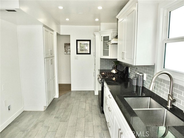 Detail Gallery Image 13 of 34 For 4401 Rose Ave, Long Beach,  CA 90807 - 3 Beds | 2 Baths