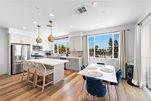 Detail Gallery Image 4 of 25 For 339 Ford Rd, Costa Mesa,  CA 92627 - 2 Beds | 2/1 Baths