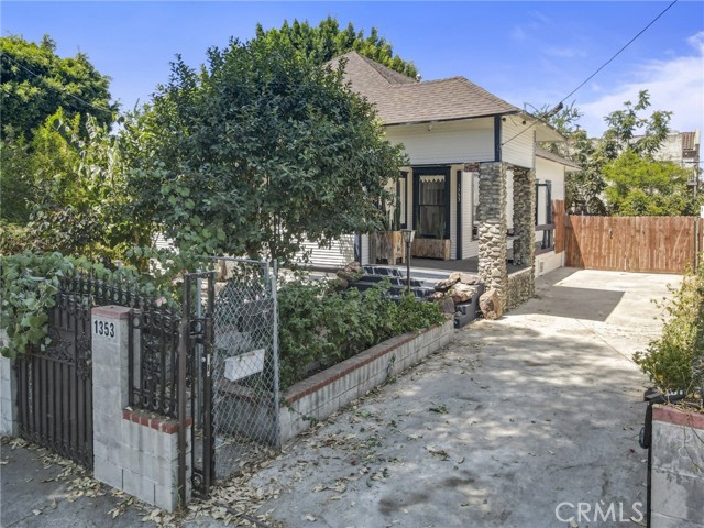 1353 Toberman Street, Los Angeles, California 90015, 4 Bedrooms Bedrooms, ,1 BathroomBathrooms,Single Family Residence,For Sale,Toberman,TR24127345