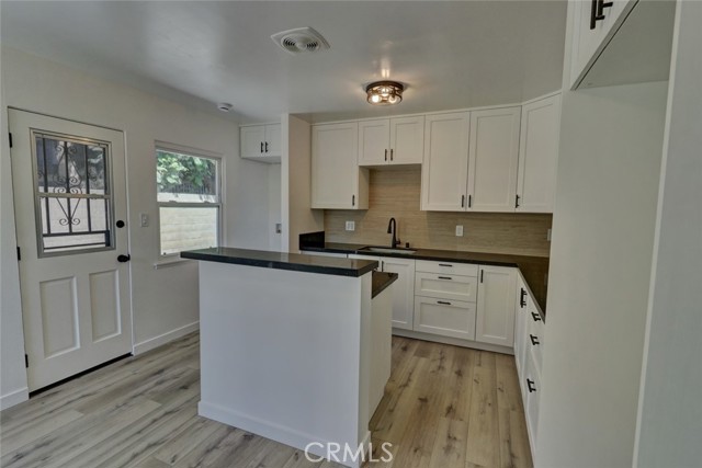 18862 Carolyn Lane, Huntington Beach CA: https://media.crmls.org/medias/bb78237b-b028-4fd9-bf05-381b64819faf.jpg