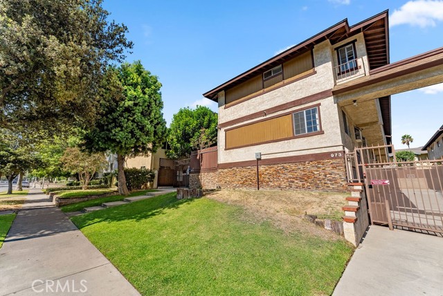 Detail Gallery Image 2 of 38 For 973 E Villa St #1,  Pasadena,  CA 91106 - 2 Beds | 1/1 Baths