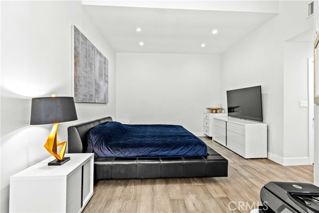 456 E San Jose Avenue, Burbank CA: https://media.crmls.org/medias/bb789fb1-a407-4804-b545-23a998c0e979.jpg