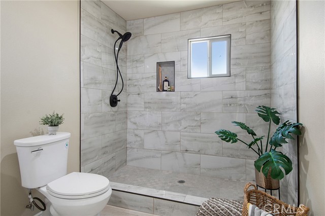 Detail Gallery Image 8 of 22 For 16907 Sultana, Hesperia,  CA 92345 - 3 Beds | 1/1 Baths