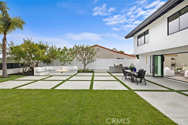 Detail Gallery Image 26 of 44 For 6 Monterey Cir, Corona Del Mar,  CA 92625 - 6 Beds | 4 Baths