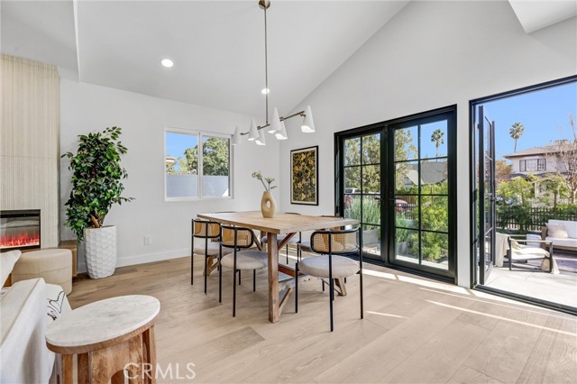 Detail Gallery Image 15 of 47 For 4939 Sancola Ave, North Hollywood,  CA 91601 - 4 Beds | 4 Baths