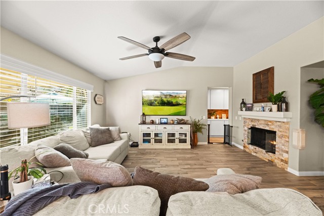 Detail Gallery Image 15 of 49 For 32816 Autumn Wood Cir, Lake Elsinore,  CA 92530 - 3 Beds | 2 Baths