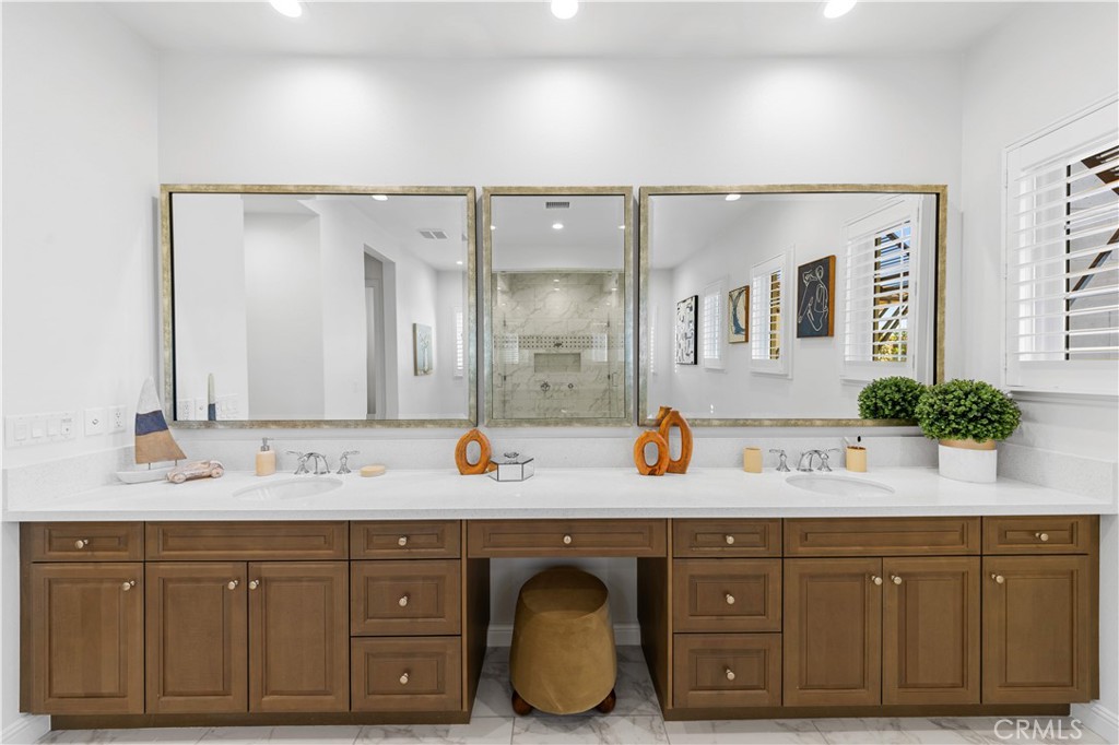 MLS #OC25277279 image #54