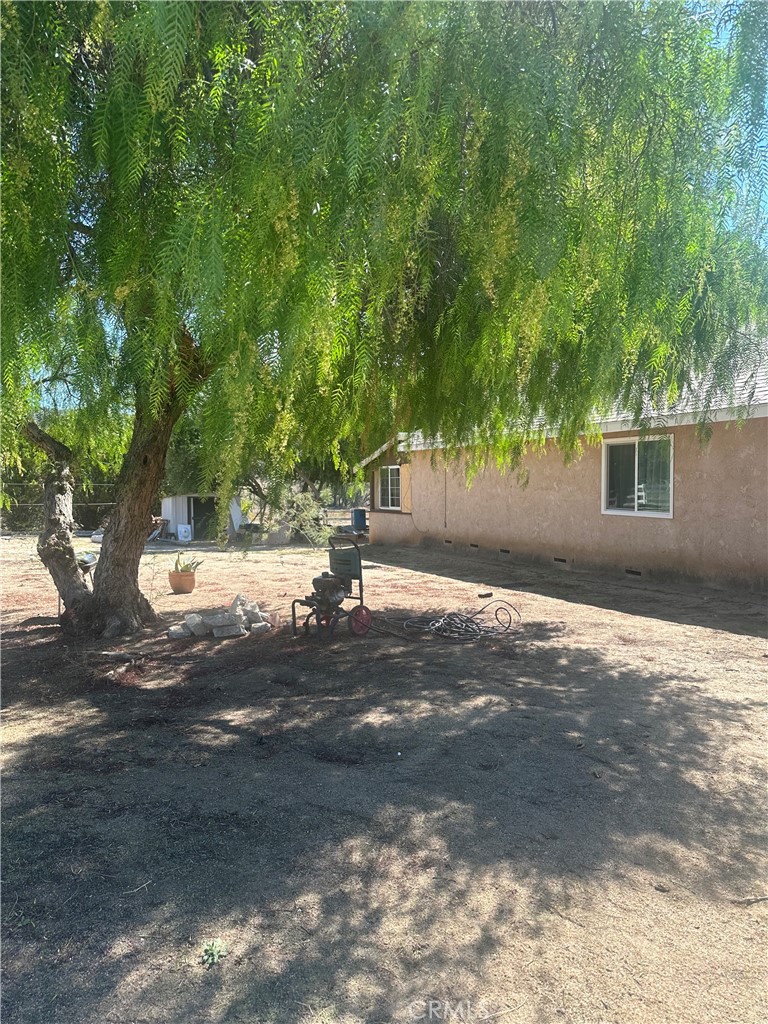 44250 E Benton