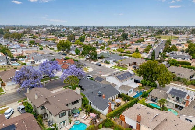 3650 Claremore Avenue, Long Beach CA: https://media.crmls.org/medias/bb7ad6db-b156-4e03-a417-b7c6ecf93c61.jpg
