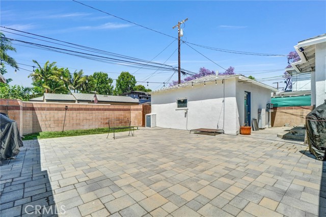 275 E Bort Street, Long Beach CA: https://media.crmls.org/medias/bb7ae95d-e2d6-4d3e-8aec-6a14f98ead2b.jpg