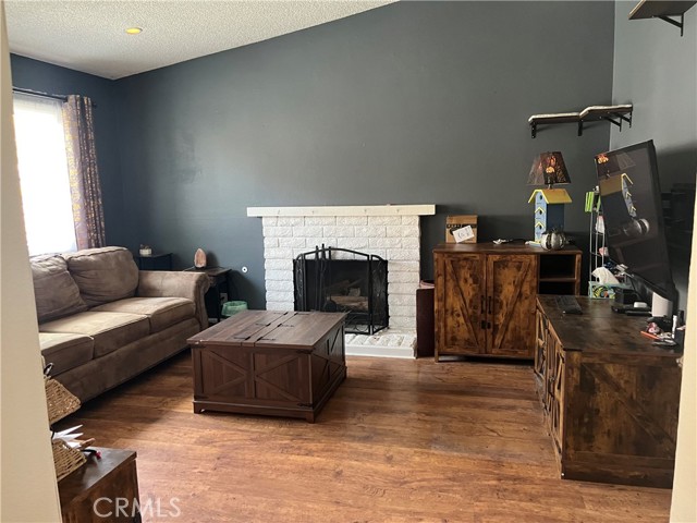 Detail Gallery Image 4 of 6 For 14634 Stanford St., Moorpark,  CA 93021 - 3 Beds | 1/1 Baths