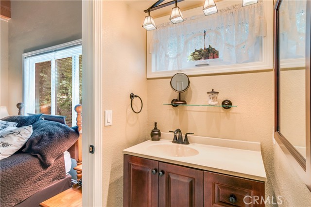 Detail Gallery Image 21 of 32 For 39576 Oak Glen Rd, Fawnskin,  CA 92333 - 2 Beds | 2 Baths