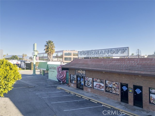15602 Ventura Boulevard, Encino CA: https://media.crmls.org/medias/bb7b290a-79c6-4cb5-acd0-5cfcaa7e2b3b.jpg