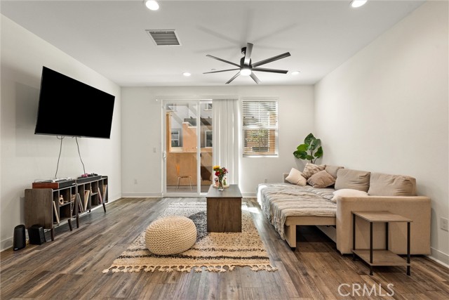 Detail Gallery Image 3 of 31 For 7679 Sunflower, Pico Rivera,  CA 90660 - 3 Beds | 3 Baths