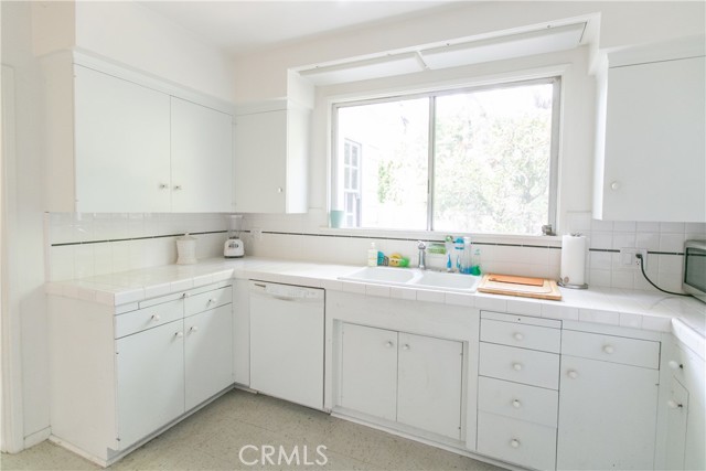 Detail Gallery Image 13 of 26 For 740 Pinehurst Dr, Pasadena,  CA 91106 - 4 Beds | 4/1 Baths