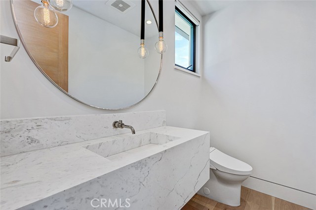 Detail Gallery Image 19 of 47 For 2016 Ocean, Manhattan Beach,  CA 90266 - 5 Beds | 5/2 Baths