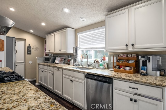 Detail Gallery Image 12 of 21 For 21825 Pitt Way, Wildomar,  CA 92595 - 5 Beds | 2 Baths