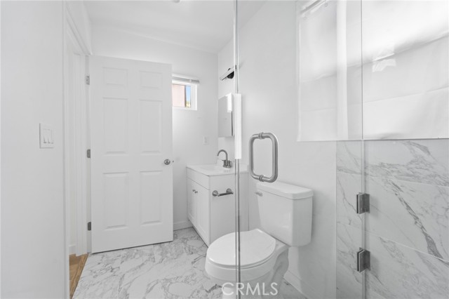 18656 Runnymede Street, Reseda CA: https://media.crmls.org/medias/bb7e53f6-b7ef-4f8f-a19c-1ebfd97d2d9d.jpg