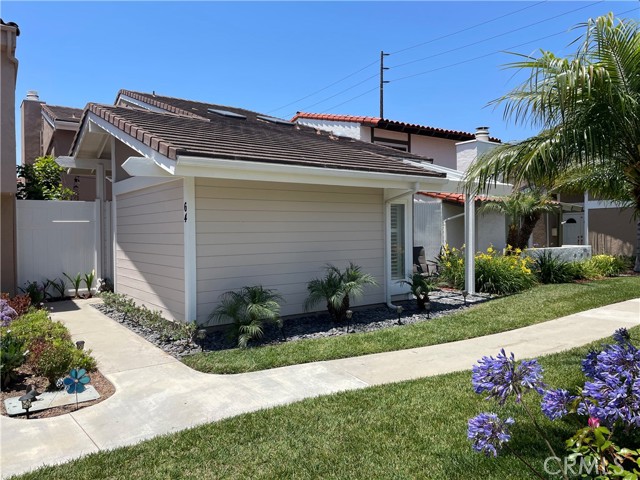 64 Seacrest Court, Long Beach CA: https://media.crmls.org/medias/bb7e6011-6ae6-44d4-b8ae-b0481bdbbe71.jpg