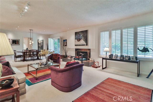 9845 Encino Avenue, Northridge CA: https://media.crmls.org/medias/bb7efd3f-e7c9-4391-8196-1570ec77cb50.jpg