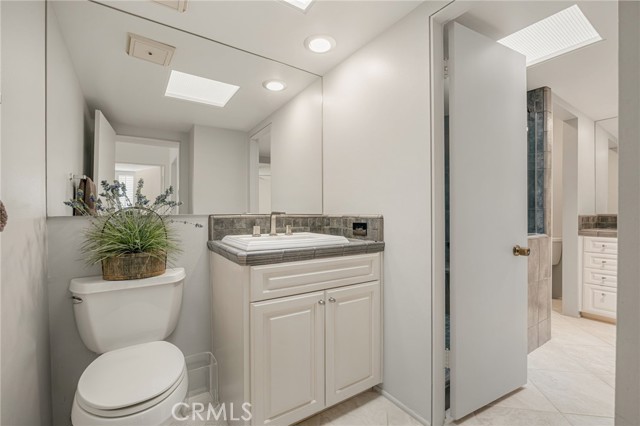 2521 N Whitewater Club Dr, Residence D, Palm Springs, CA 92262