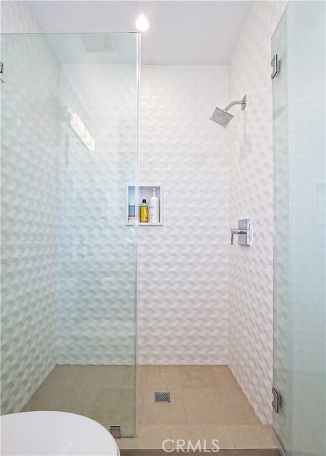Guest bathroom with floor to ceiling luxurious Porcelanosa tiles.