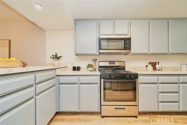 Detail Gallery Image 12 of 28 For 3130 Montrose Ave #102,  La Crescenta,  CA 91214 - 3 Beds | 2/1 Baths