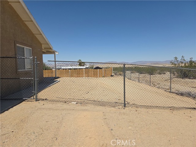 Detail Gallery Image 2 of 15 For 74994 Serrano Dr, Twentynine Palms,  CA 92277 - 3 Beds | 2 Baths