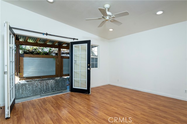 10161 Foothill Boulevard, Sylmar CA: https://media.crmls.org/medias/bb810120-ecbe-416b-adc2-17b7860a0da4.jpg