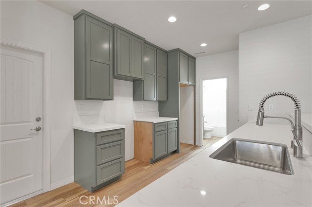 Detail Gallery Image 6 of 42 For 15772 Jasmine St, Victorville,  CA 92395 - 4 Beds | 3 Baths