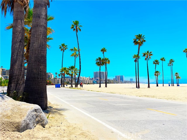 645 Chestnut Avenue, Long Beach CA: https://media.crmls.org/medias/bb83371f-ced7-4fc6-b3fb-3eff06f7cfd8.jpg