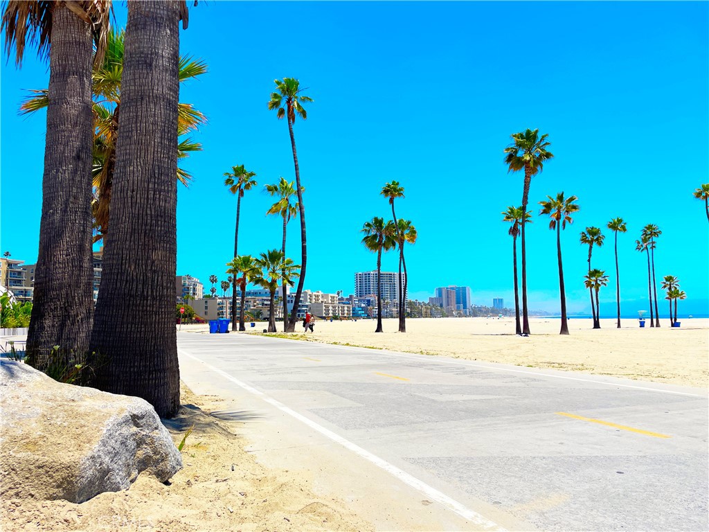 https://media.crmls.org/medias/bb83371f-ced7-4fc6-b3fb-3eff06f7cfd8.jpg?preset=X-Large
