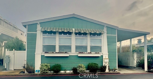 Detail Gallery Image 2 of 41 For 118 Yorktown, Newport Beach,  CA 92660 - 3 Beds | 2 Baths