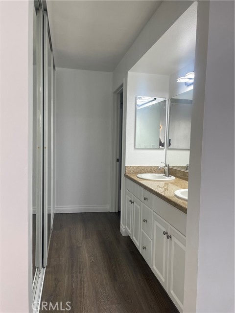 5515 Canoga Avenue, Woodland Hills CA: https://media.crmls.org/medias/bb8513d0-7da9-4226-a019-aa069e909a38.jpg
