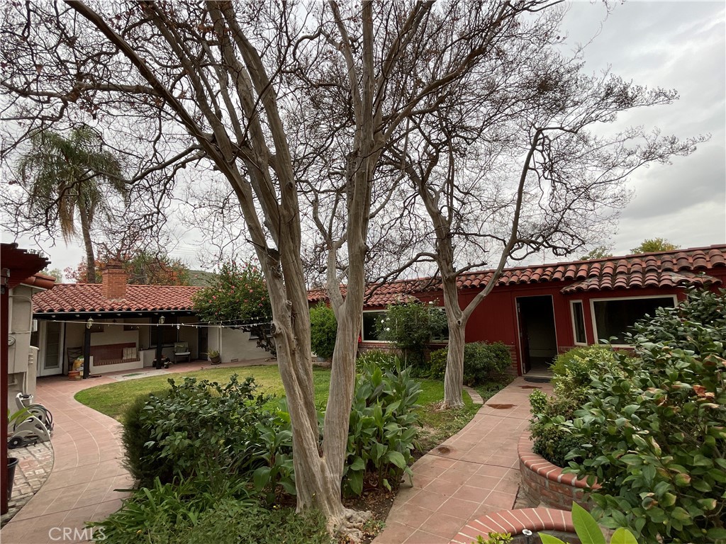 https://media.crmls.org/medias/bb854dde-7ca8-4fd3-af05-d9760ee26850.jpg?preset=X-Large