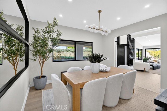 10 White Water Drive, Corona del Mar CA: https://media.crmls.org/medias/bb86d571-4dca-4c46-af85-ebe0f023f6c7.jpg