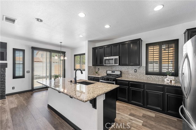 3429 Gemstone Avenue, Rosamond CA: https://media.crmls.org/medias/bb8795ae-d349-43c8-8b97-b654d93882b1.jpg