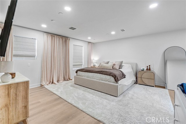 Detail Gallery Image 34 of 46 For 23245 Gonzales Dr, Woodland Hills,  CA 91367 - 5 Beds | 3 Baths