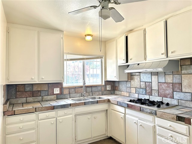 1185 Sapphire Place, Hemet CA: https://media.crmls.org/medias/bb87f36f-106c-45b3-b107-6bdb90d497d2.jpg