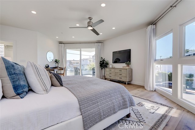 301 2nd Street, Manhattan Beach, California 90266, 3 Bedrooms Bedrooms, ,3 BathroomsBathrooms,Residential,Sold,2nd,SB22006124