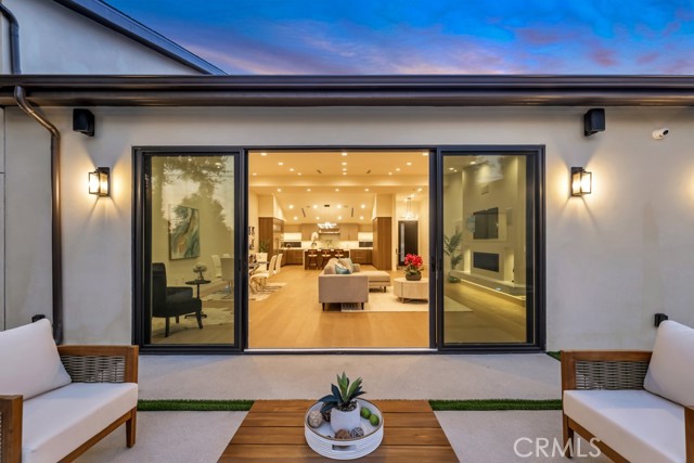 Detail Gallery Image 13 of 46 For 4801 Abbeyville Ave, Woodland Hills,  CA 91364 - 5 Beds | 5/2 Baths