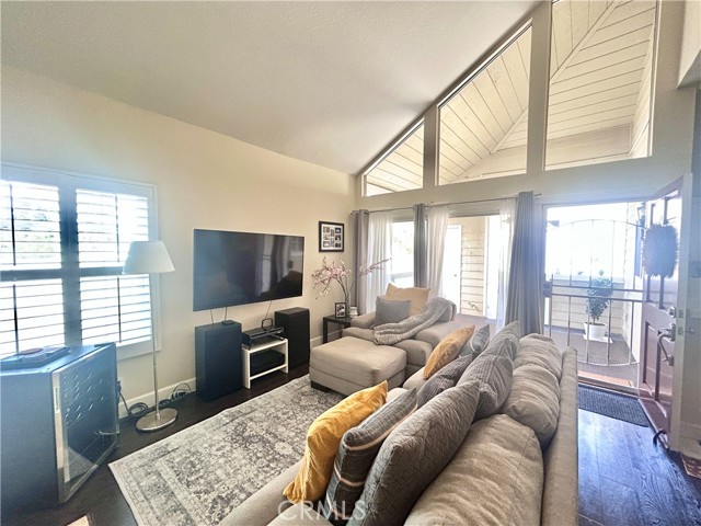 Detail Gallery Image 4 of 49 For 3680 S Bear St #16 / J,  Santa Ana,  CA 92704 - 1 Beds | 1 Baths